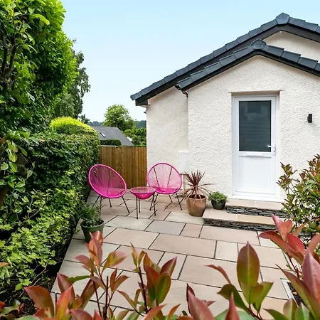 Stylish Accommodation - Bowness Centre With Parking Space