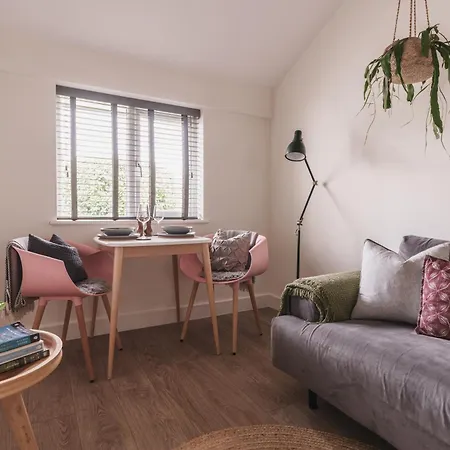 Stylish - Centre With Parking Space *